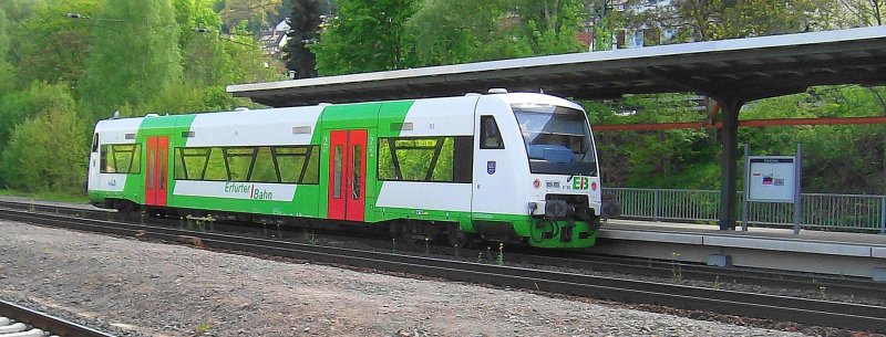 Ein Regioshuttle der Erfurter Bahn fhrt am 4.05.08 aus Hannoversch Mnden Richtung Gttingen.