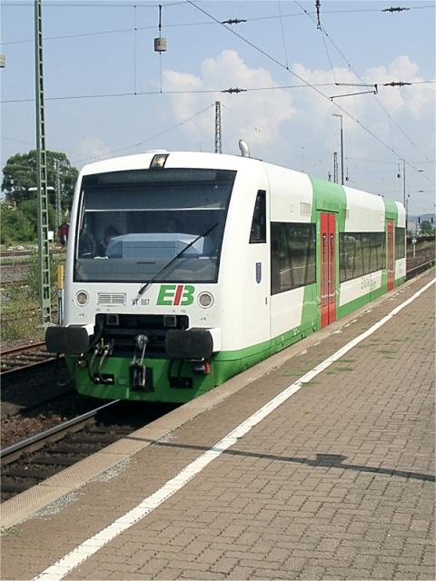 Ein RegioShuttle der Erfurter Industriebahn fhrt von Gotha kommend in den Bahnhof Eichenberg ein, um dann weiter nach Kassel-Wilhelmshhe zu fahren.