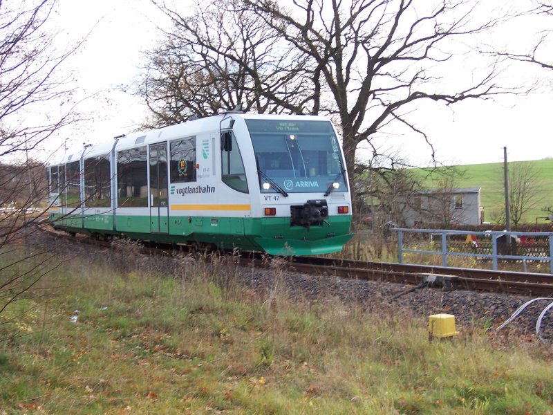 Ein Regiosprinter der Vogtlandbahn am 24.11.06 aus Richtung Falkenstein hat einfahrt im Bahnhof Herlasgrn/Vogtland