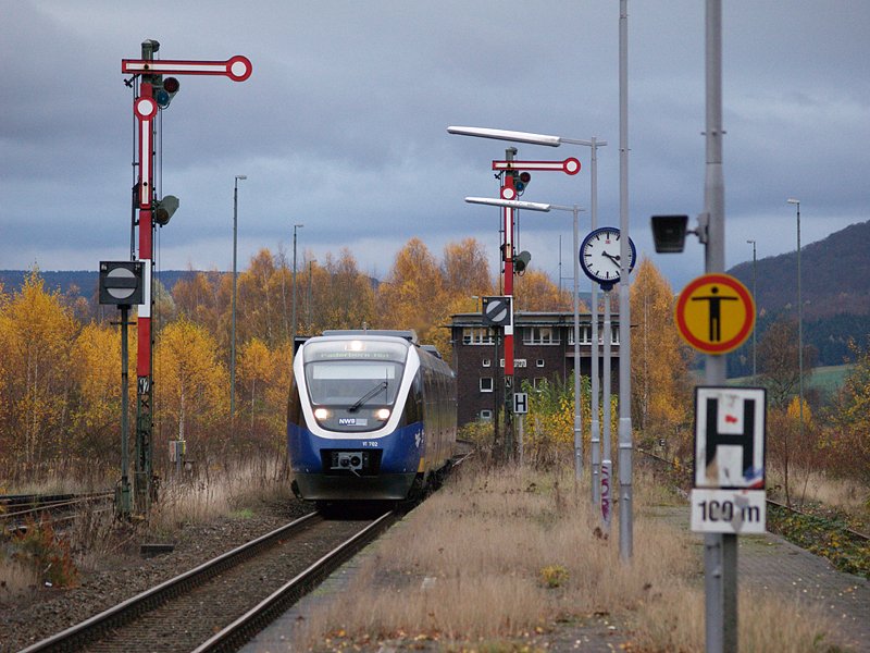 Ein regnerischer Herbsttag im Bahnhof Ottbergen. 18.11.2006
