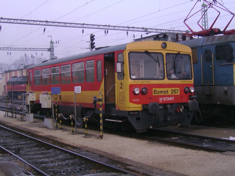 Ein renovierte Bzmot-Triebwagen in Celldmlk, Bzmot 267 der MV-Start ZRt.; 2009.01.10.