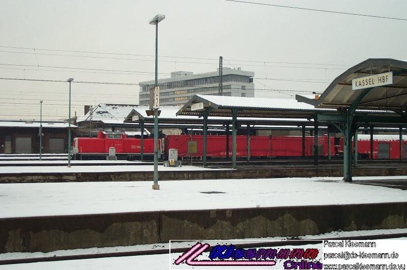 Ein Rettungszug der Bahn, abgestellt in KS-Hbf. 
Dieser Zug musste (leider) schon mehrmals zu Unfllen auf der Schnellfahrstrecke ausrcken (z. B. Tunnelunglck bei Gttingen 1999).