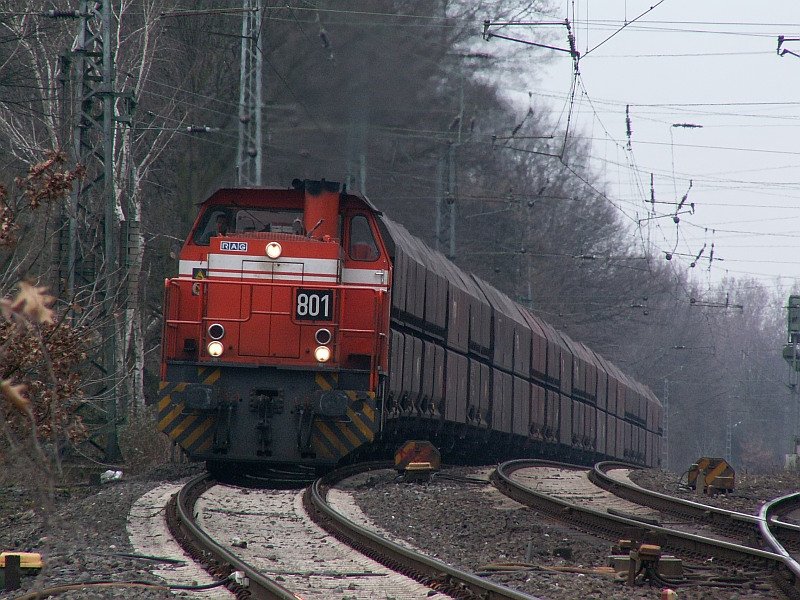 Ein  Ruhrpott-Sprinter  fhrt in Richtung Moers-Bahnhof. Das Foto stammt vom 07.03.2008