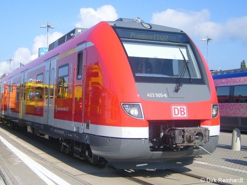 Ein S-Bahntriebzug f�r den Verkehr im Ruhrpott- die neue BR 422.