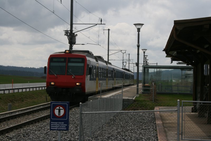 Ein SBB-NPZ als Regionalzug Neuchtel - Le Locle in Le Crt-du-Locle. 