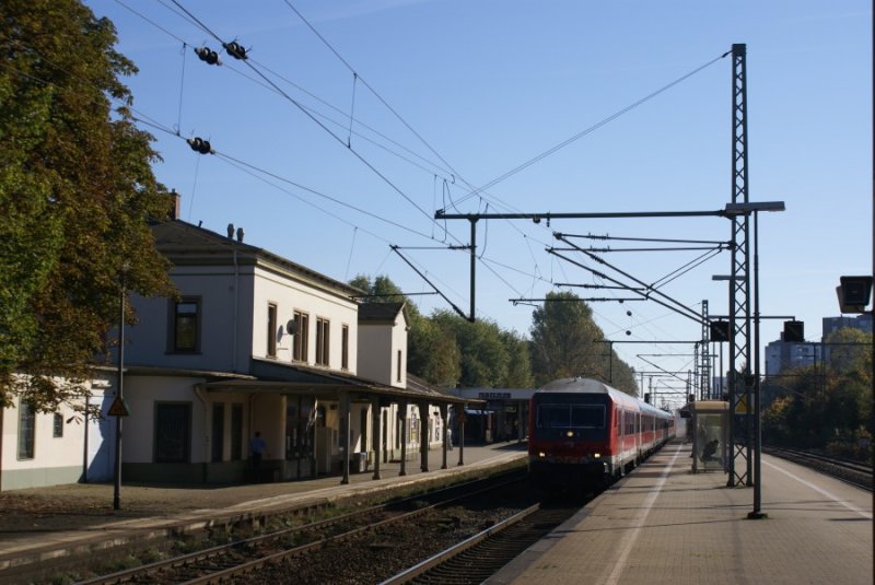 Ein Schleswig-Holstein Express (kurz:Schlex) durchfhrt am 14.10.2007 als RE nach Padborg den Bahnhof von Pinneberg