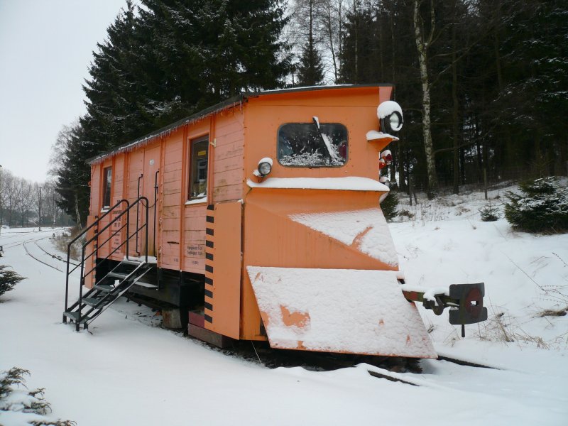 Ein Schneepflug steht am 2.2.2009 als Museumsstck im HSB Bahnhof Hasselfelde