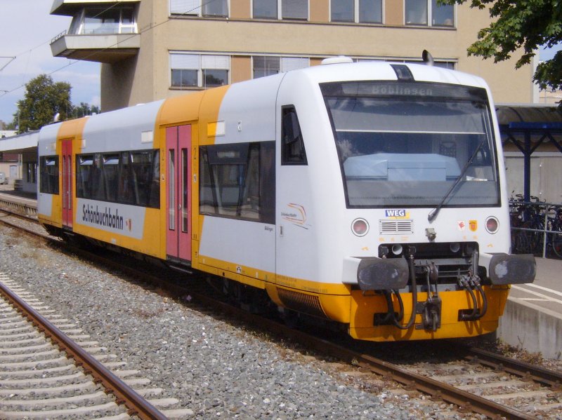 Ein Schnbuchbahn (WEG) RegioShuttle ist gerade in Bblingen angekommen. (Sommer 2006)
