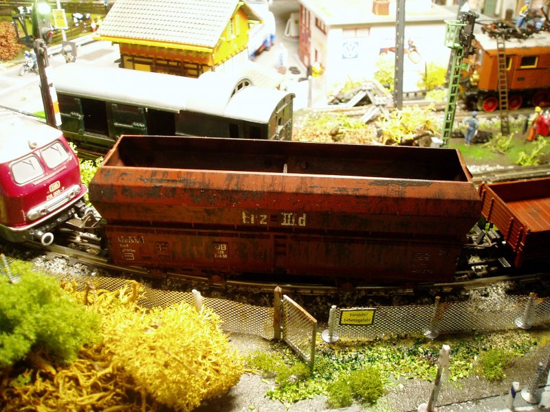 Ein schnes Beispiel fr Pinselalterung. Ich habe dafr schwarze Acrylfarbe verwendet.