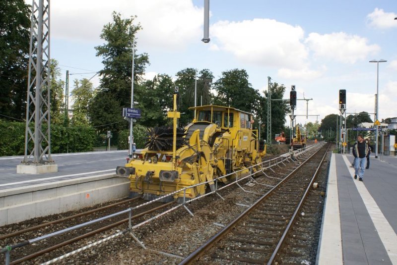 Ein Schotterstopfmaschine in Ahrensburg am 14.8.2007