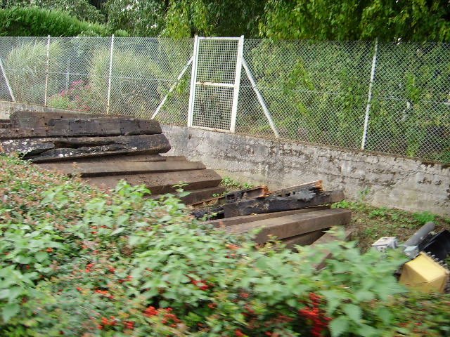 Ein Schwellenstappel beim Neubau der Linie 52 in Mainz - Hechtsheim in den Ortskern.   