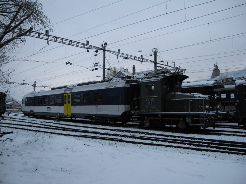 Ein sehr schnes und einmaliges foto Vom Npz RBDe 207 und vom 
Ce 2/2 102 zusammen gekupelt zu sehen. Balsthal 14.2.2009
