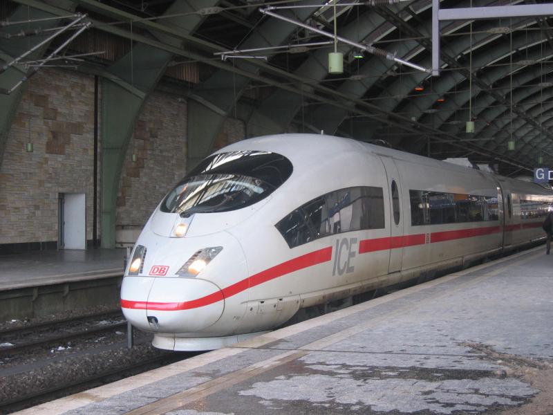 Ein seltenes Bild in Berlin. 403 027-6 aus Kln am 13.03.2006 in Berlin Ostbahnhof.