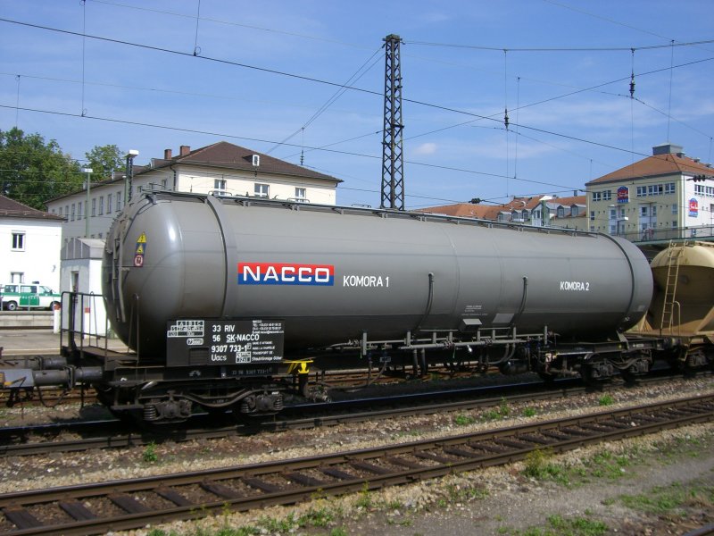 Ein Slowakischer Silowagen in einem Gterzug in Regensburg. Betriebsnummer: 33 56 9307 733-1. 14.08.2007