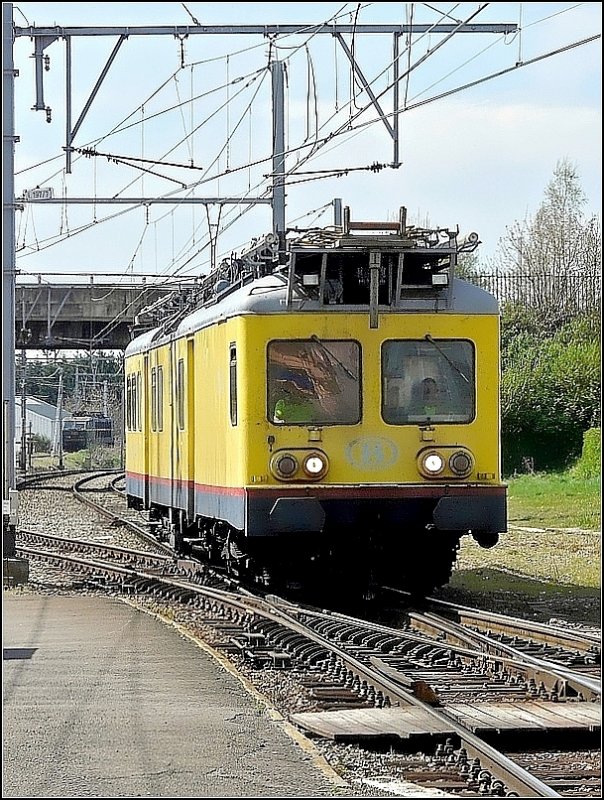 Ein SNCB Turmtriebwagen fotografiert bei der Einfahrt in den Bahnhof von Arlon am 27.04.08. (Jeanny)