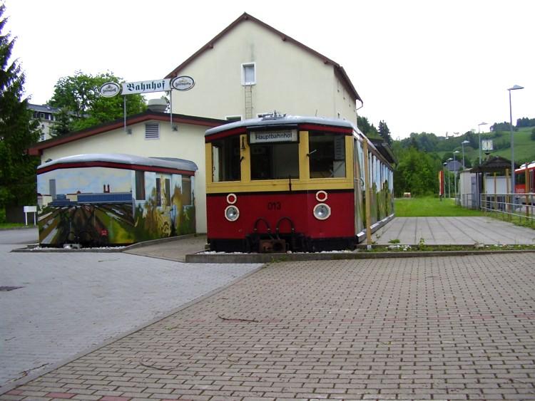 Ein Stadtbahner im Erzgebirge...275 109 und 875 013 Als Kneipe in Breitenbrunn 10.06.05