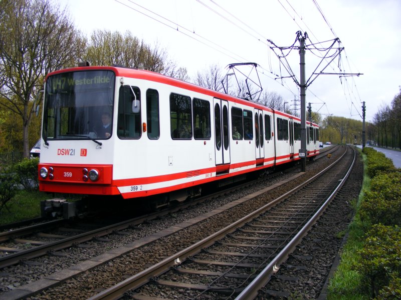 Ein Stadtbahnwagen der Bauart B 80 D der Dortmunder Stadtwerke zwischen Insterburger Stra�e und Huckarde auf dem Weg nach Dortmund-Westerfilde