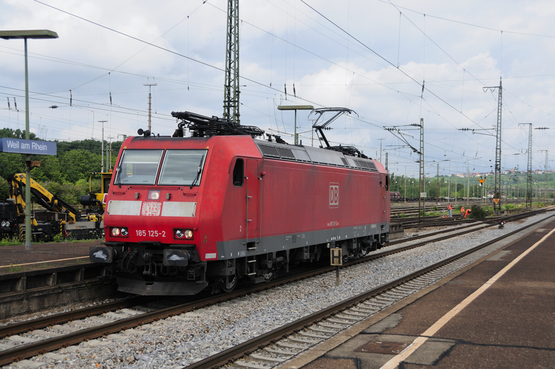 Ein Standortwechsel nach Weil am Rhein brachte auch keine Besserung in Sachen Bef�rderungsleistungen. 185 125-2 belohnte wenigstens die Bem�hungen als Solofahrer. (10.08.09).