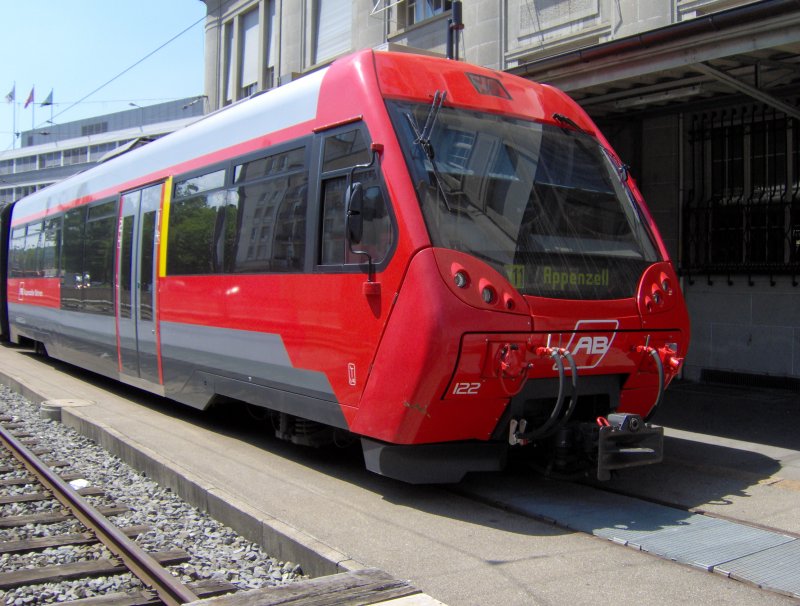 Ein Steuerwagen der AB Appenzeller Bahnen steht mit einem Zug von St. Gallen ber Gais nach Appenzell abfahrtbereit im Bahnhof St. Gallen am 23.05.07