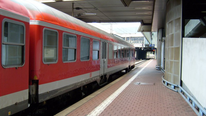 Ein Steuerwagen der Bauart Wittenberge steht im Bf KAssel-Willhelmsh�he. Laut Aussage des Kundenbetreuers ist dieser Wagen bereits ausgemustert (aufgenommen sept 2007)