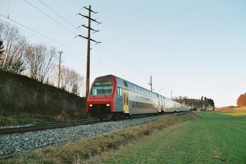 Ein Steuerwagen der S-Bahn, am 7.12.03 auf der Strecke Knonau - Steinhausen