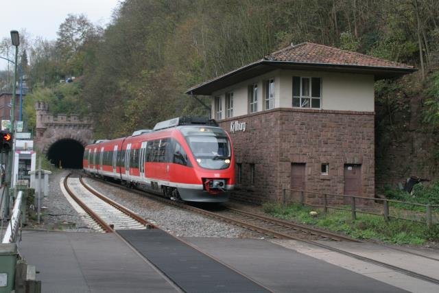 Ein Talent fhrt in den Bahnhof Kyllburg ein; 05.11.2006