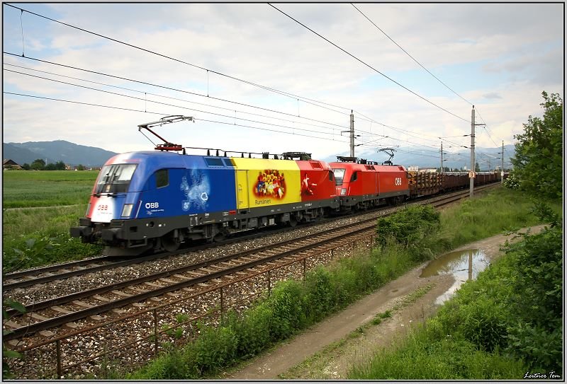 Ein Taurus Tandem mit der EM Lok 1116 056 Rumnien voran ziehen einen Gterzug in Richtung Villach.
Zeltweg 9.6.2008