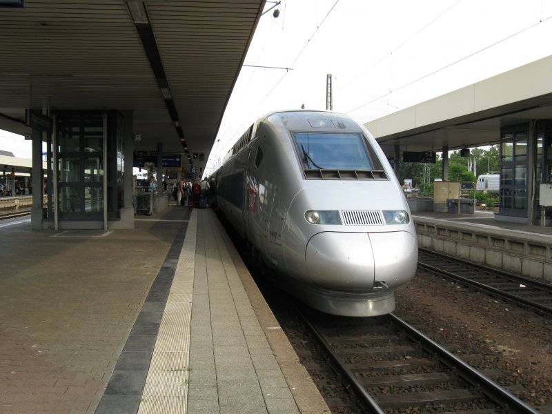 Ein TGV 2800 als Ersatzzug von ICE 9552 von Frankfurt(Main)Hbf nach Paris Est.Am 06.06.08 beim Halt in Mannheim Hbf.