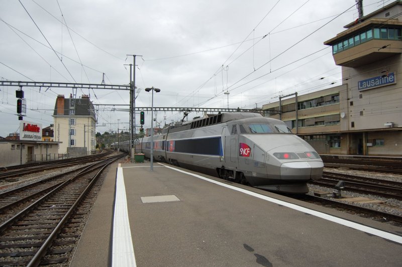 Ein TGV bei der Ausfahrt aus Lausanne am 06.06.2008