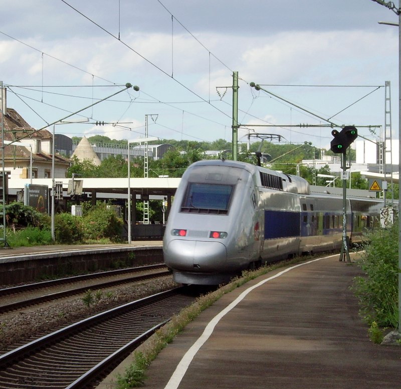 Ein TGV-POS fhrt als TGV 9574 Stuttgart Hbf - Paris Est durch S-Feuerbach. 18.08.08