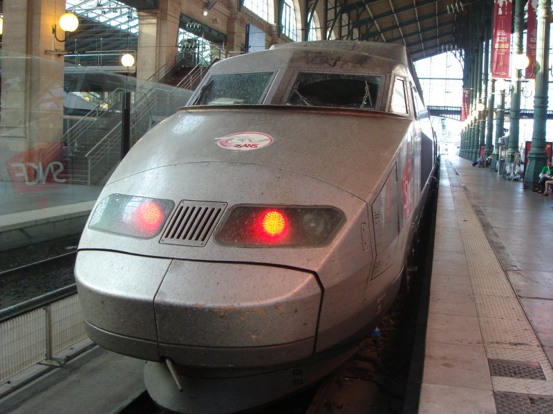 Ein TGV der SNCF im Bahnhof Gare du Nord in Paris