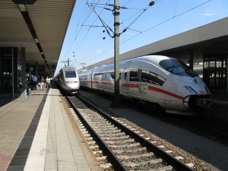 Ein TGV2803 und rechts ICE509 von Kln Hbf nach Basel SBB.Am 15.07.08 beim Halt in Mannheim Hbf.