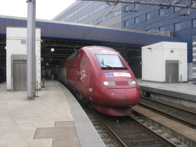 Ein Thalys PBKA steht am 26.05.07 in Brssel Midi und wartet auf die Abfahrt in Richtung Kln