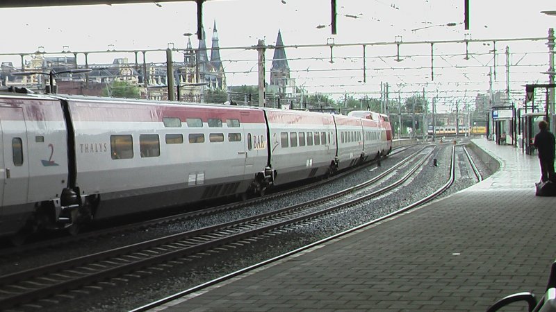 Ein Thalys PBKA steht in Amsterdam Centraal.