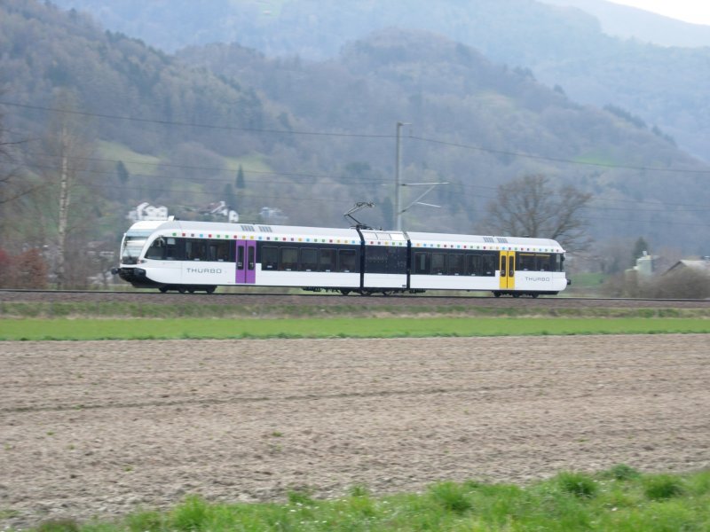 Ein Thurbo Buchs/SG - Sargans fhrt in Sevelen durch. 24.03.08