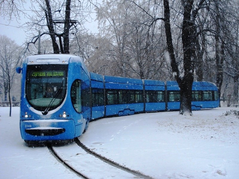 Ein TMK 2200 umkehrt sich auf der Endstation Zapadni kolodvor (Westbahnhof)