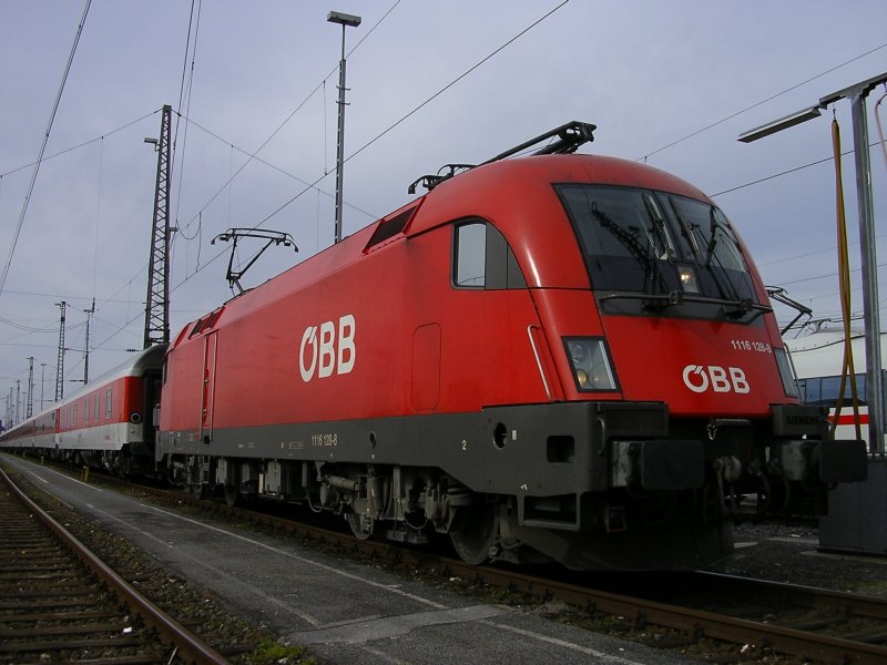 Ein trauiges Bild , der BB Tauri 1116 128-8 abgekuppelt vom
CNL 13364 Wrgl - Dortmund fhrt in Richtung Kln.lt. Fahrplan das letzte Mal. (30.03.2008)  
