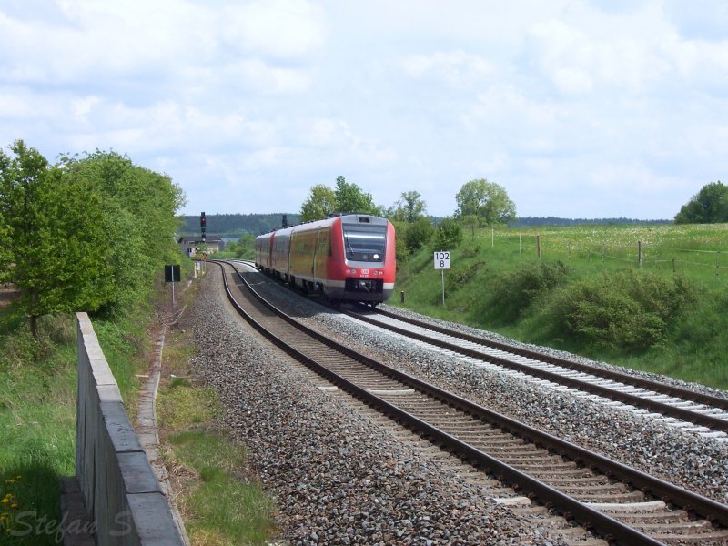 Ein Triebwagen der Baureihe 612 kurz vorm Bahnhof Herlasgr�n in Richtung Zwickau, leider nur ein Nachschuss.