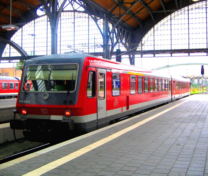 Ein Triebwagen der Baureihe 628 in Lbeck macht sich am 29.8.08 auf den Weg zu seinem Abstellplatz.