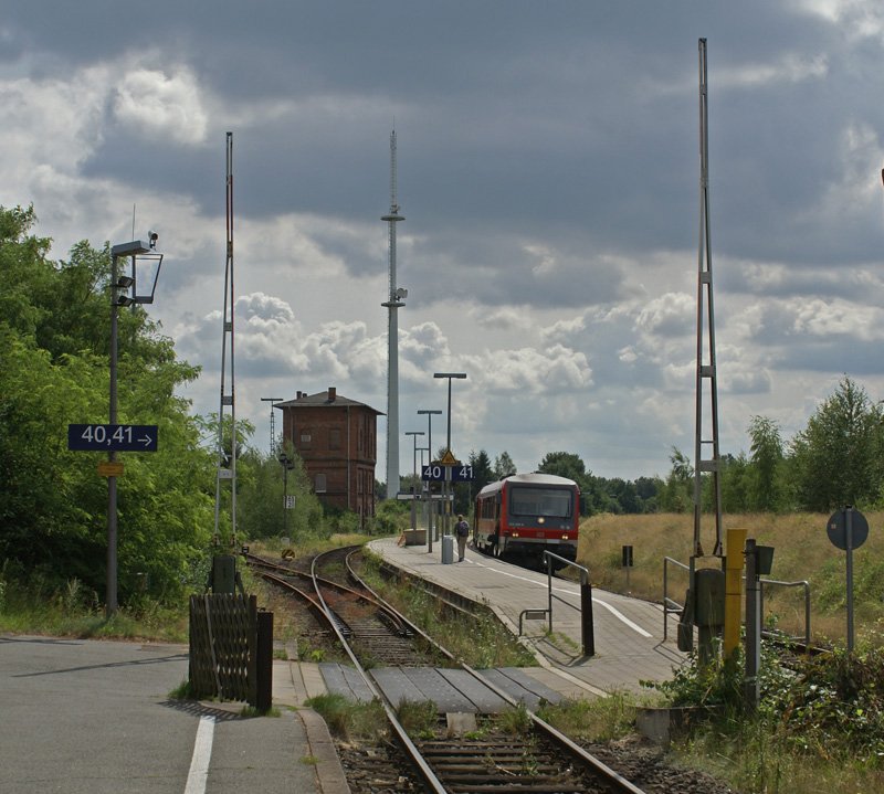 Ein Triebwagen der Baureihe 628 wartet am 11.08.2008 in Bchen auf die Abfahrt als RB nach Lbeck Hbf.
