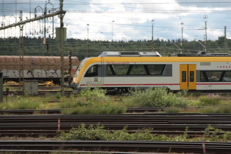 Ein Triebwagen des Typ Y32 verlsst am 10.7.2009 Nssj C