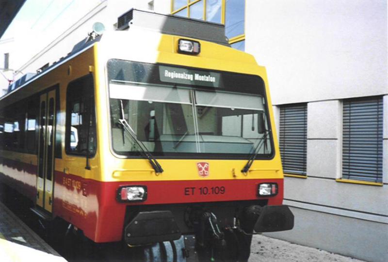 Ein Triebwagen der Montafonerbahn AG am 7.6.03 in Bludenz.