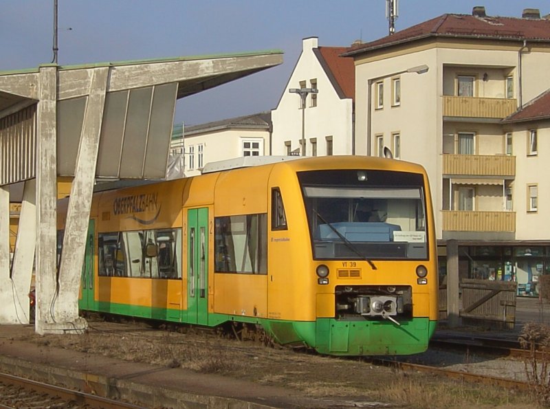 Ein Triebwagen der Oberpfalzbahn am 29.12.2007 abgestellt in Schwandorf. 