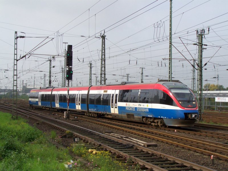 Ein Triebwagen der Prignitzer Eisenbahn PEG bei der Einfahrt in den Bahnhof Dortmund Hbf. Aufgenommen am 4.Oktober 2007
