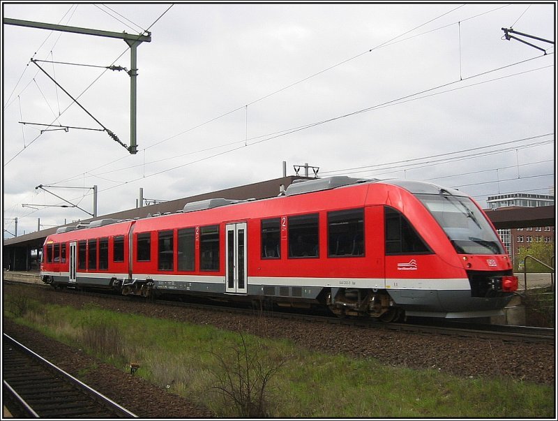 Ein Triebzug der Baureihe 648 verlt den Bahnhof von Gttingen am 07.04.2007.