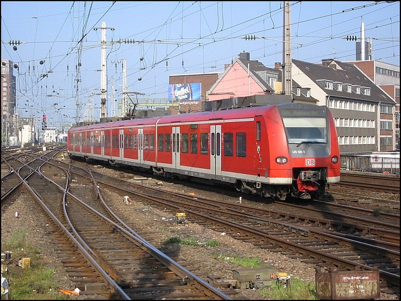 Ein Triebzug der BR 425 fhrt am 15.10.2006 in Kln Hbf ein.