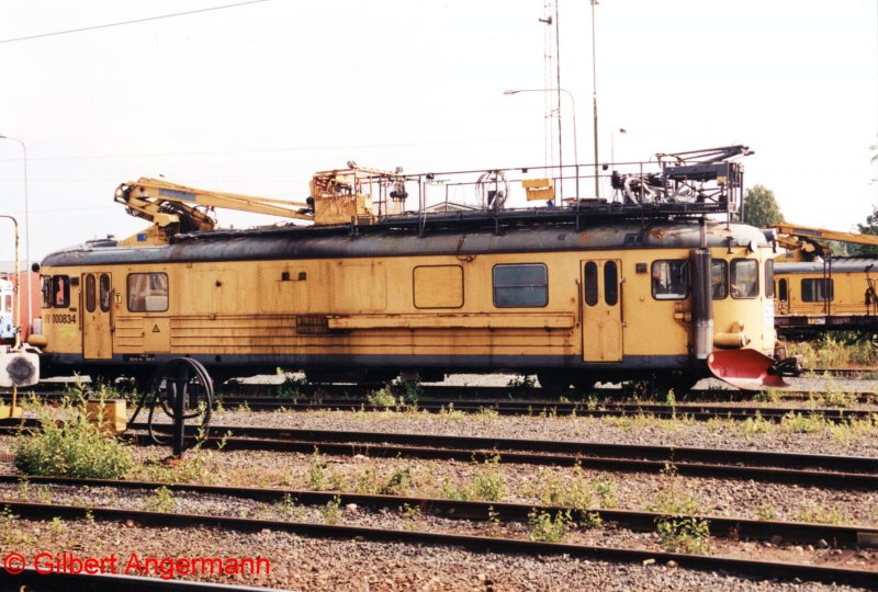 Ein Turmtriebwagen Typ LMV 000834 (ehemals SJ YCo6 1030, 1972 in 985 0834 umgebaut) am 02.08.1999 in Boden. Dieser Wagen wurde 2005 verschrottet.
Diese Triebwagen wurden aus Y6/Y7 Schienebussen in den 70er Jahren umgebaut.
