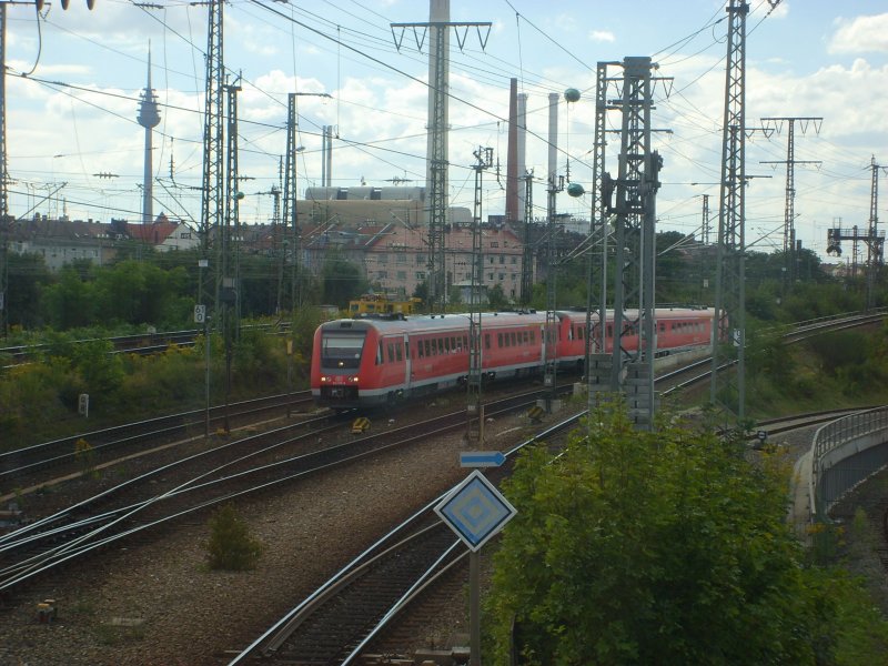 Ein Tw der Br 612 f�hrt hier in den Hbf N�rnberg ein
Fotografiert vom Stellwerk, des DB Verkehrsmuseums, 22.8.2007