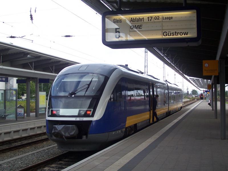 Ein TW der InterConnex-Gruppe bzw.  Ostmecklemburgische Eisenbahn (OME) im Rostocker Hbf