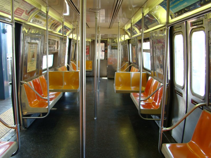 Ein U-Bahnwagen die zum Beispiel auf der Linie D fahren. Aufgenommen auf Coney Island am 17.04.08